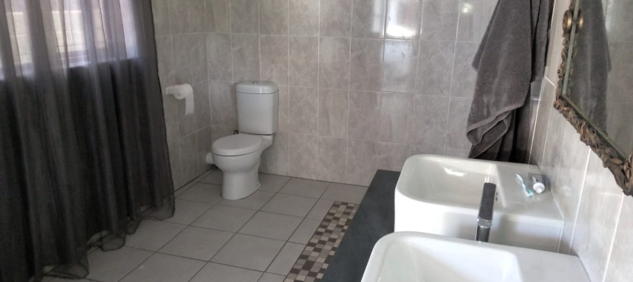 To Let 1 Bedroom Property for Rent in Roundhay Western Cape